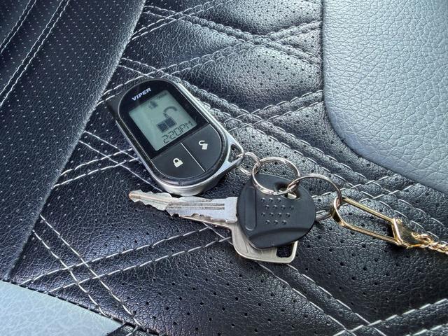 ランドクルーザー70 ZX サンルーフ サイバーナビ 全塗装 10インチアップ KINGショック 20インチFUELアルミ NITTO マッドグラップラー ARBルーフラック シートカバー VIPER FOCALスピーカー(11枚目)