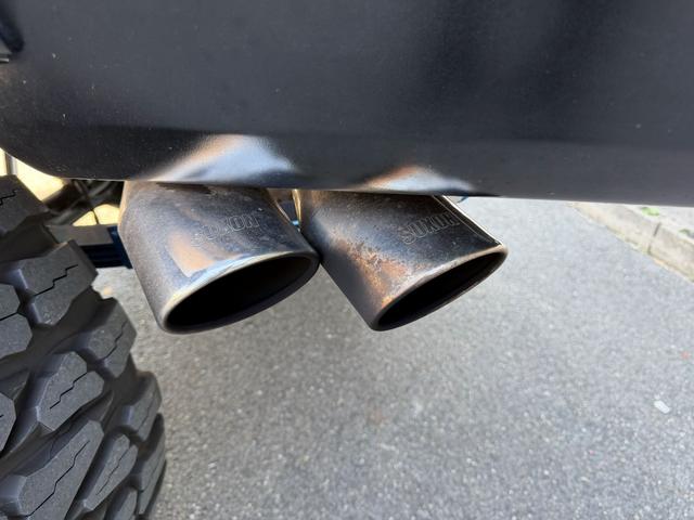 ランドクルーザー70 ZX サンルーフ サイバーナビ 全塗装 10インチアップ KINGショック 20インチFUELアルミ NITTO マッドグラップラー ARBルーフラック シートカバー VIPER FOCALスピーカー(12枚目)