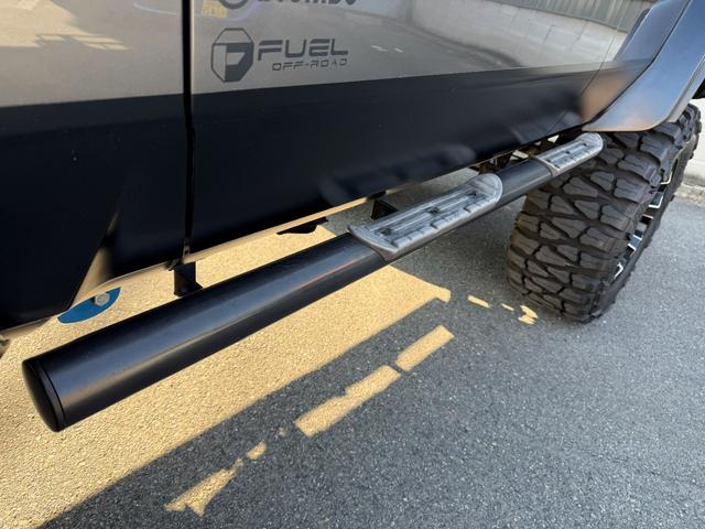 ランドクルーザー70 ZX サンルーフ サイバーナビ 全塗装 10インチアップ KINGショック 20インチFUELアルミ NITTO マッドグラップラー ARBルーフラック シートカバー VIPER FOCALスピーカー(13枚目)