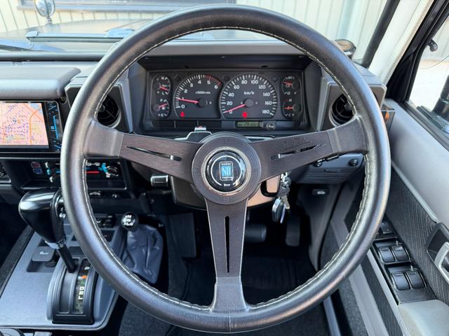 ランドクルーザー70 ZX サンルーフ サイバーナビ 全塗装 10インチアップ KINGショック 20インチFUELアルミ NITTO マッドグラップラー ARBルーフラック シートカバー VIPER FOCALスピーカー(16枚目)