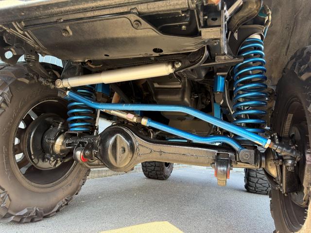 ランドクルーザー70 ZX サンルーフ サイバーナビ 全塗装 10インチアップ KINGショック 20インチFUELアルミ NITTO マッドグラップラー ARBルーフラック シートカバー VIPER FOCALスピーカー(18枚目)