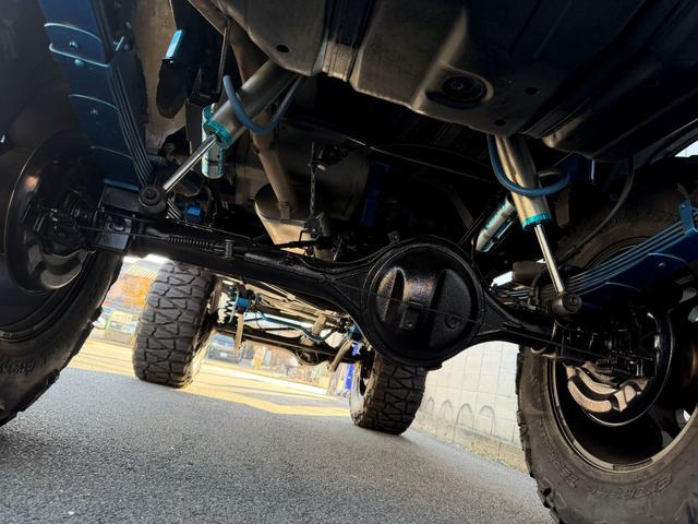 ランドクルーザー70 ZX サンルーフ サイバーナビ 全塗装 10インチアップ KINGショック 20インチFUELアルミ NITTO マッドグラップラー ARBルーフラック シートカバー VIPER FOCALスピーカー(25枚目)