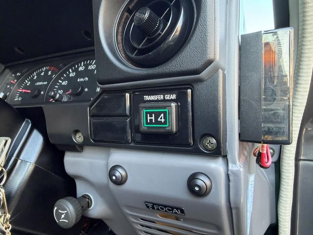 ランドクルーザー70 ZX サンルーフ サイバーナビ 全塗装 10インチアップ KINGショック 20インチFUELアルミ NITTO マッドグラップラー ARBルーフラック シートカバー VIPER FOCALスピーカー(34枚目)