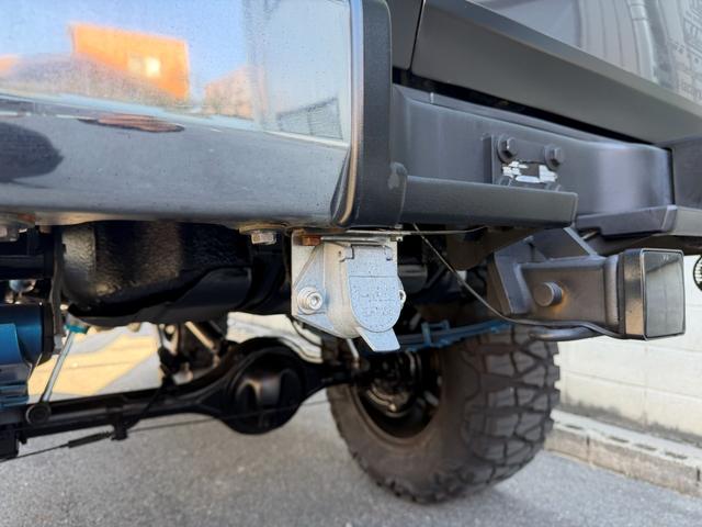 ランドクルーザー70 ZX サンルーフ サイバーナビ 全塗装 10インチアップ KINGショック 20インチFUELアルミ NITTO マッドグラップラー ARBルーフラック シートカバー VIPER FOCALスピーカー(36枚目)