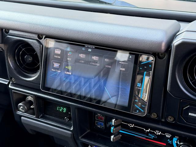 ランドクルーザー70 ZX サンルーフ サイバーナビ 全塗装 10インチアップ KINGショック 20インチFUELアルミ NITTO マッドグラップラー ARBルーフラック シートカバー VIPER FOCALスピーカー(40枚目)