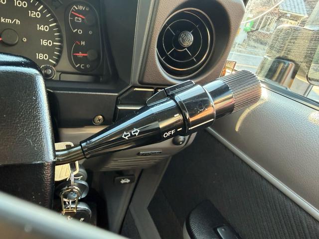 ランドクルーザー70 ZX サンルーフ サイバーナビ 全塗装 10インチアップ KINGショック 20インチFUELアルミ NITTO マッドグラップラー ARBルーフラック シートカバー VIPER FOCALスピーカー(51枚目)