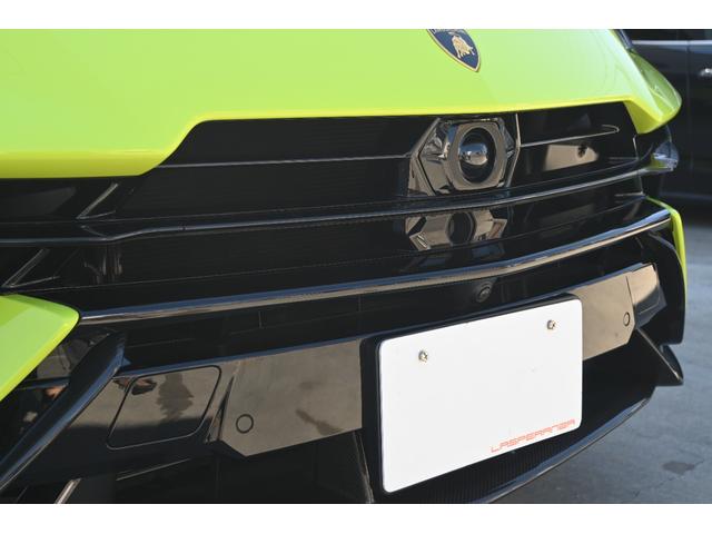 ウルス 　ペルフォルマンテ　ＯＰ９８０　ＶｅｒｄｅＳｃａｎｄａｌ　２３インチ鍛造チタンボルトＡＷ　パノラマルーフ　カーボンシャイニーインテリア　レッドインナーハンドル　ダークＰＫＧ　ブラックアクラポヴィッチ（44枚目）