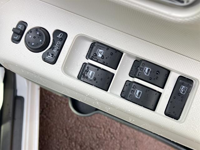 ムーヴキャンバス ストライプスＧ　４ＷＤ　バックカメラ　両側電動スライドドア　ＴＶ　クリアランスソナー　衝突被害軽減システム　オートライト　ＬＥＤヘッドランプ　スマートキー　アイドリングストップ　電動格納ミラー　シートヒーター（11枚目）