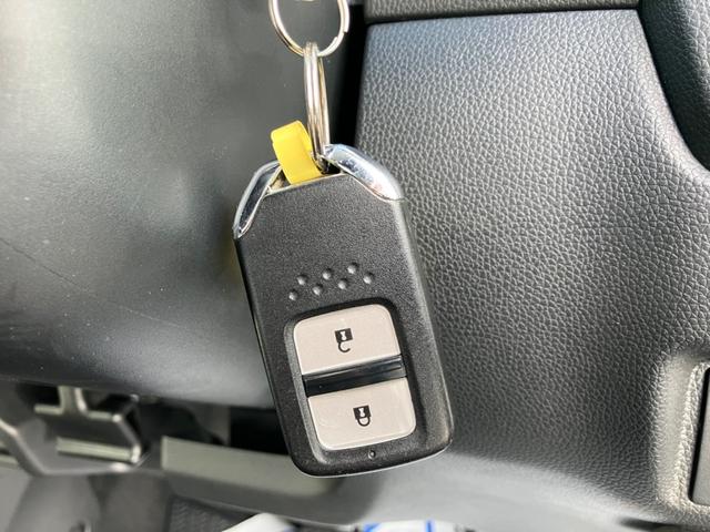 フィットハイブリッド ベースグレード　４ＷＤ　ドライブレコーダー　ＥＴＣ　バックカメラ　ナビ　オートライト　スマートキー　電動格納ミラー　ＡＴ　盗難防止システム　衝突安全ボディ　ＣＤ　ＤＶＤ再生　ＵＳＢ（12枚目）