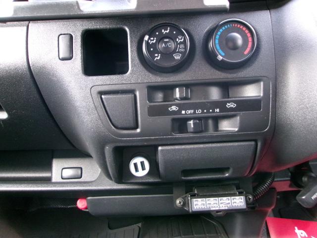 ハイエースバン 　ドライブレコーダー　ナビ　ＴＶ　スライドドア　ＡＴ　ＣＤ　ＤＶＤ再生　Ｂｌｕｅｔｏｏｔｈ　記録簿（7枚目）