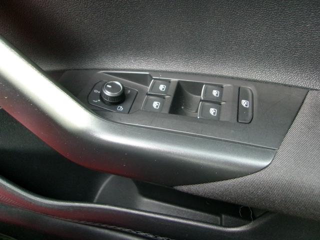 ポロＧＴＩ ベースグレード　ベースグレード（５名）　クルーズコントロール　ＢＴ　アイスト　ＬＥＤヘッド　スマートキー　バックカメラ　ＥＴＣ２．０　キーレスエントリー　オートライト　ＵＳＢ　フルオートエアコン　メモリーナビ（57枚目）