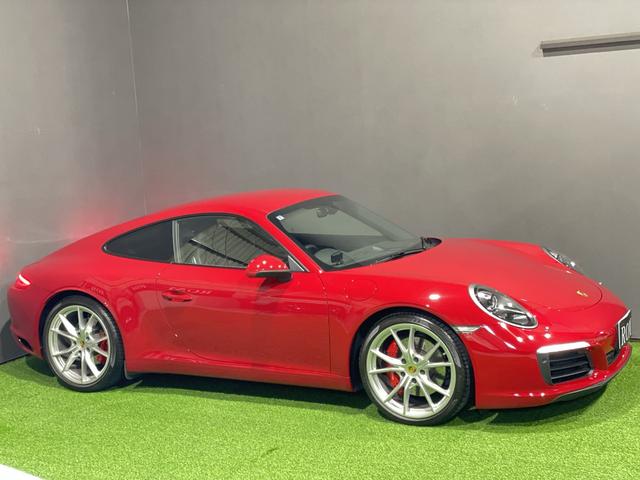 ９１１カレラＳ　カーマインレッド（特徴色）　クルーズコントロール　バックカメラ　シートヒーター　スポーツクロノパッケージ　Ｂｌｕｅｔｏｏｔｈ　ＧＰＳレーダー(7枚目)