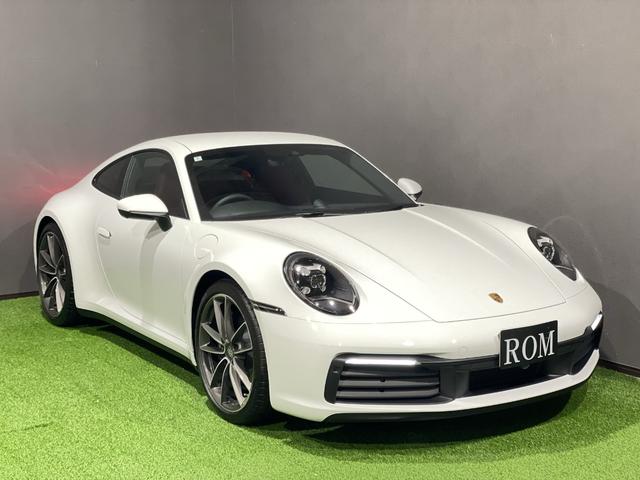 ９１１カレラ　登録済未使用ｌ車　ツートンレザー（赤黒）　スポーツエグゾースト　スポーツクロノ　ベンチレーション　２０／２１インチｃａｒｒｅｒｒａ　ｃｌａｓｓｉｃホイール　スポーツプラスシート　レーンチェンジＡ(6枚目)