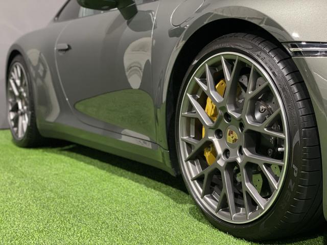 ９１１ ９１１カレラ４Ｓ　ＯＰ７７８ｍａｎ　ＰＣＣＢ　カーボンセラミックブレーキ　スポクロＰＫＧ　Ｆアクスルリフト　１８ｗａｙ電動シート　サンルーフ　ブルメスターサウンドＳ　２０インチＳｐｙｄｅｒホイール　ベンチレーション（31枚目）