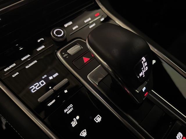 パナメーラ ＧＴＳ　ＴＶチューナー　アルカンターラ　黒革シート　サンルーフ　前後シートヒーター　ドライブレコーダー　ＧＰＳレーダー（24枚目）