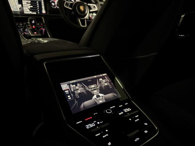 パナメーラ ＧＴＳ　ＴＶチューナー　アルカンターラ　黒革シート　サンルーフ　前後シートヒーター　ドライブレコーダー　ＧＰＳレーダー（25枚目）