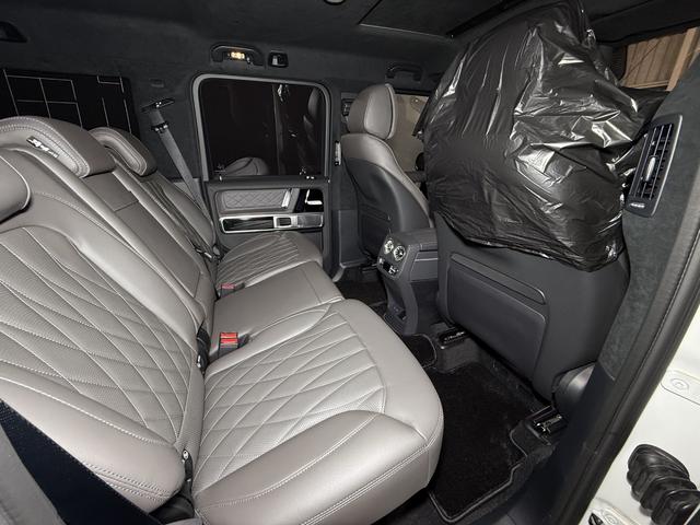 Ｇクラス Ｇ４５０ｄ　ＡＭＧラインパッケージ　ｍａｎｕｆａｃｔｕｒｅ　ｐｒｏｇｒａｍプラス　ナイトＰＫＧ　ボディ同色スペアＴ　レザーＥＸ　サンルーフ　チタニウムグレー本革　ベンチレーター　シートヒーター　全周囲カメラ　ブルメスターＳＳ（15枚目）