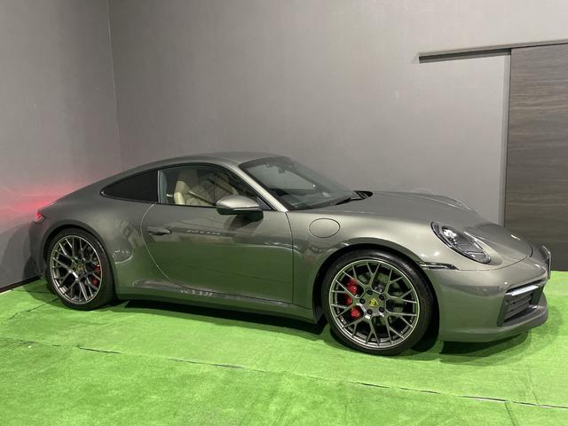９１１ ９１１カレラＳ　Ｐフィルム　Ｆリフトアップ　ベージュ革　スポクロ　マットカーボンインテリＰＫＧ　ＰＳスパイダーデザインＷ　ＰＡＳＭスポーツサス　Ｐエントリードライブ　４ｗａｙスポーツプラアス　ヒーター付ステアリング（7枚目）