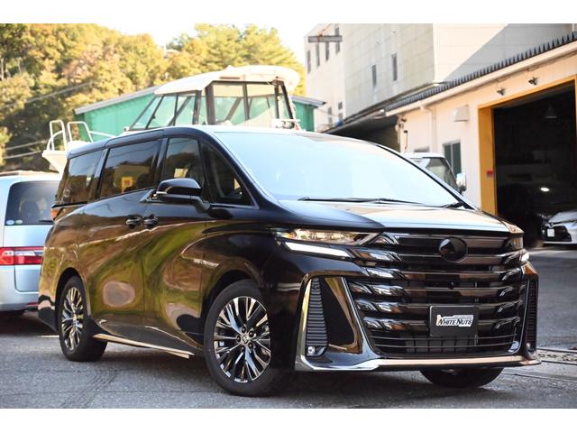 ヴェルファイアハイブリッド Ｚ　プレミア　登録済未使用車　ユニバ－サルステップ　両側電動スライド　全方位カメラ　本革シート　禁煙　シートヒーター／エアコン　ハンドルヒーター　電動リアゲート　ＬＥＤ　ナビ　フルセグＴＶ　ＥＴＣ（3枚目）