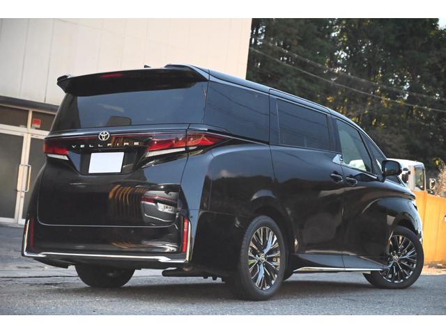 ヴェルファイアハイブリッド Ｚ　プレミア　登録済未使用車　ユニバ－サルステップ　両側電動スライド　全方位カメラ　本革シート　禁煙　シートヒーター／エアコン　ハンドルヒーター　電動リアゲート　ＬＥＤ　ナビ　フルセグＴＶ　ＥＴＣ（6枚目）