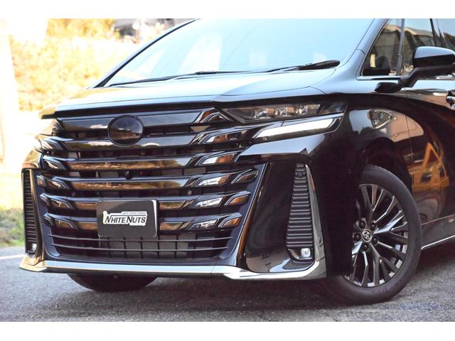 ヴェルファイアハイブリッド Ｚ　プレミア　登録済未使用車　ユニバ－サルステップ　両側電動スライド　全方位カメラ　本革シート　禁煙　シートヒーター／エアコン　ハンドルヒーター　電動リアゲート　ＬＥＤ　ナビ　フルセグＴＶ　ＥＴＣ（11枚目）