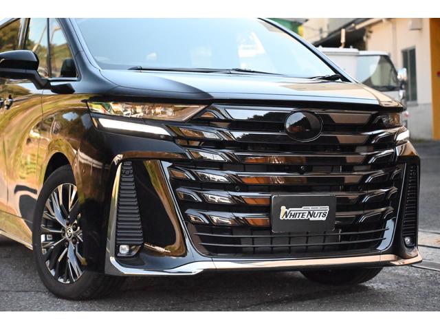 ヴェルファイアハイブリッド Ｚ　プレミア　登録済未使用車　ユニバ－サルステップ　両側電動スライド　全方位カメラ　本革シート　禁煙　シートヒーター／エアコン　ハンドルヒーター　電動リアゲート　ＬＥＤ　ナビ　フルセグＴＶ　ＥＴＣ（12枚目）