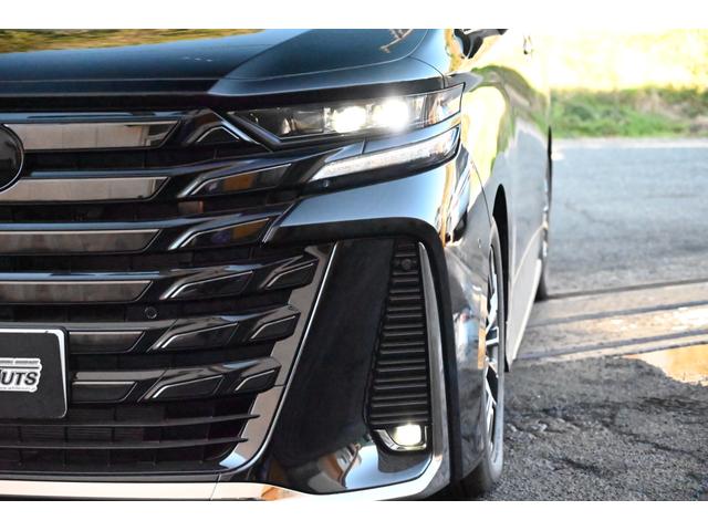 ヴェルファイアハイブリッド Ｚ　プレミア　登録済未使用車　ユニバ－サルステップ　両側電動スライド　全方位カメラ　本革シート　禁煙　シートヒーター／エアコン　ハンドルヒーター　電動リアゲート　ＬＥＤ　ナビ　フルセグＴＶ　ＥＴＣ（16枚目）