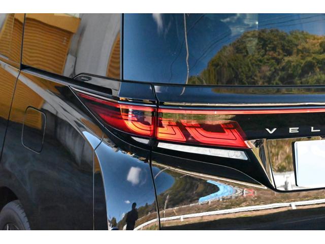 ヴェルファイアハイブリッド Ｚ　プレミア　登録済未使用車　ユニバ－サルステップ　両側電動スライド　全方位カメラ　本革シート　禁煙　シートヒーター／エアコン　ハンドルヒーター　電動リアゲート　ＬＥＤ　ナビ　フルセグＴＶ　ＥＴＣ（22枚目）