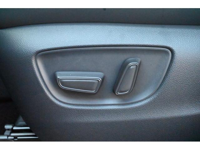 ヴェルファイアハイブリッド Ｚ　プレミア　登録済未使用車　ユニバ－サルステップ　両側電動スライド　全方位カメラ　本革シート　禁煙　シートヒーター／エアコン　ハンドルヒーター　電動リアゲート　ＬＥＤ　ナビ　フルセグＴＶ　ＥＴＣ（45枚目）