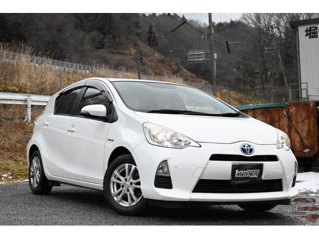 アクア Ｓ　ＨＶバッテリ－１年保証　ナビ　フルセグＴＶ　バックカメラ　社外ＡＷ　記録簿　Ｂｌｕｅｔｏｏｔｈ接続　スマートキー　ＣＤ　ＤＶＤ　横滑り防止装置　パワーウィンドウ　運転席／助手席エアバック　ＡＢＳ（3枚目）