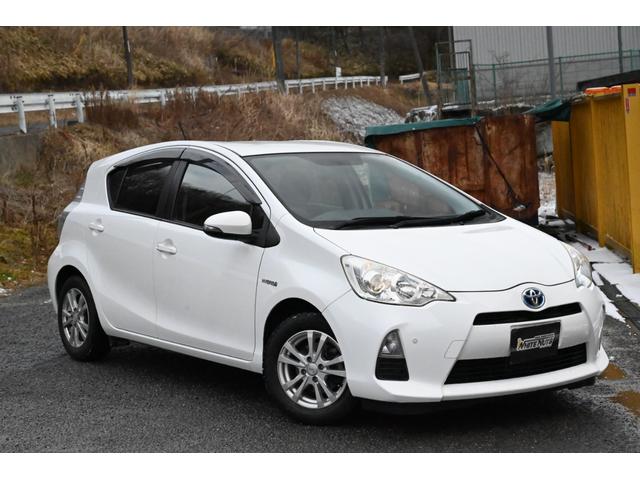 アクア Ｓ　ＨＶバッテリ－１年保証　ナビ　フルセグＴＶ　バックカメラ　社外ＡＷ　記録簿　Ｂｌｕｅｔｏｏｔｈ接続　スマートキー　ＣＤ　ＤＶＤ　横滑り防止装置　パワーウィンドウ　運転席／助手席エアバック　ＡＢＳ（11枚目）