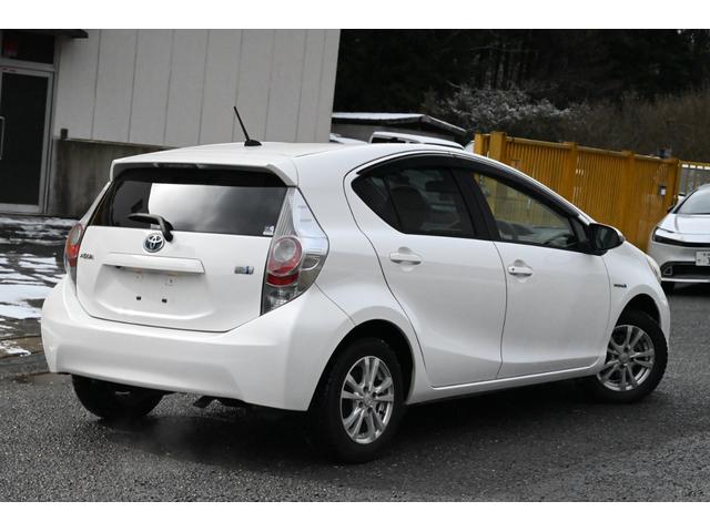 アクア Ｓ　ＨＶバッテリ－１年保証　ナビ　フルセグＴＶ　バックカメラ　社外ＡＷ　記録簿　Ｂｌｕｅｔｏｏｔｈ接続　スマートキー　ＣＤ　ＤＶＤ　横滑り防止装置　パワーウィンドウ　運転席／助手席エアバック　ＡＢＳ（15枚目）