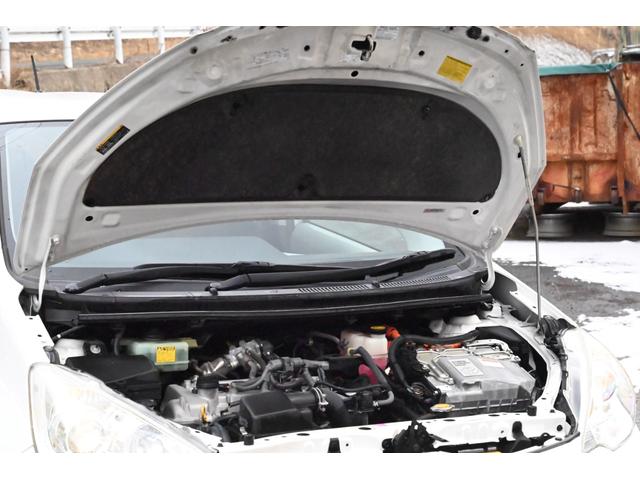 アクア Ｓ　ＨＶバッテリ－１年保証　ナビ　フルセグＴＶ　バックカメラ　社外ＡＷ　記録簿　Ｂｌｕｅｔｏｏｔｈ接続　スマートキー　ＣＤ　ＤＶＤ　横滑り防止装置　パワーウィンドウ　運転席／助手席エアバック　ＡＢＳ（19枚目）