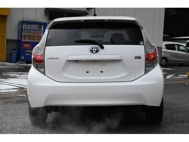 アクア Ｓ　ＨＶバッテリ－１年保証　ナビ　フルセグＴＶ　バックカメラ　社外ＡＷ　記録簿　Ｂｌｕｅｔｏｏｔｈ接続　スマートキー　ＣＤ　ＤＶＤ　横滑り防止装置　パワーウィンドウ　運転席／助手席エアバック　ＡＢＳ（28枚目）