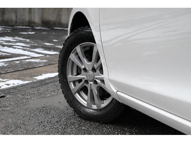 アクア Ｓ　ＨＶバッテリ－１年保証　ナビ　フルセグＴＶ　バックカメラ　社外ＡＷ　記録簿　Ｂｌｕｅｔｏｏｔｈ接続　スマートキー　ＣＤ　ＤＶＤ　横滑り防止装置　パワーウィンドウ　運転席／助手席エアバック　ＡＢＳ（33枚目）