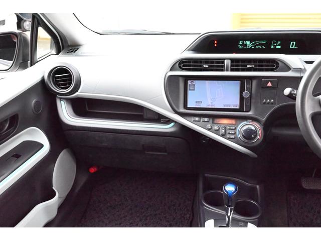 アクア Ｓ　ＨＶバッテリ－１年保証　ナビ　フルセグＴＶ　バックカメラ　社外ＡＷ　記録簿　Ｂｌｕｅｔｏｏｔｈ接続　スマートキー　ＣＤ　ＤＶＤ　横滑り防止装置　パワーウィンドウ　運転席／助手席エアバック　ＡＢＳ（41枚目）