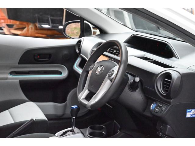 アクア Ｓ　ＨＶバッテリ－１年保証　ナビ　フルセグＴＶ　バックカメラ　社外ＡＷ　記録簿　Ｂｌｕｅｔｏｏｔｈ接続　スマートキー　ＣＤ　ＤＶＤ　横滑り防止装置　パワーウィンドウ　運転席／助手席エアバック　ＡＢＳ（43枚目）