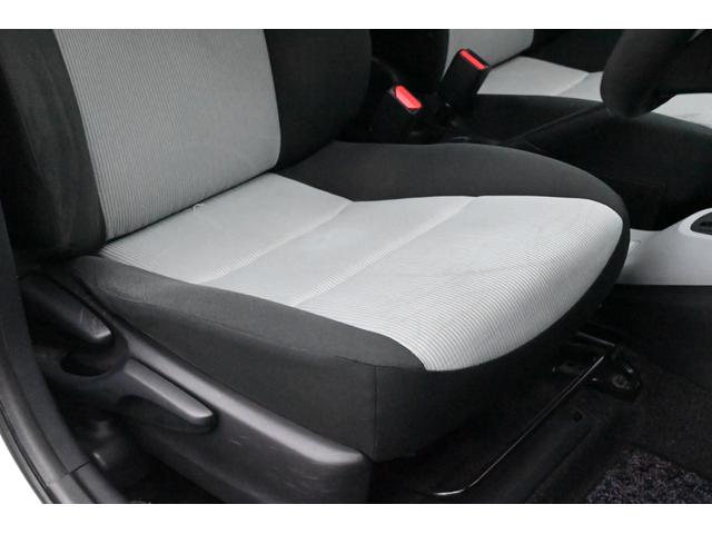 アクア Ｓ　ＨＶバッテリ－１年保証　ナビ　フルセグＴＶ　バックカメラ　社外ＡＷ　記録簿　Ｂｌｕｅｔｏｏｔｈ接続　スマートキー　ＣＤ　ＤＶＤ　横滑り防止装置　パワーウィンドウ　運転席／助手席エアバック　ＡＢＳ（46枚目）