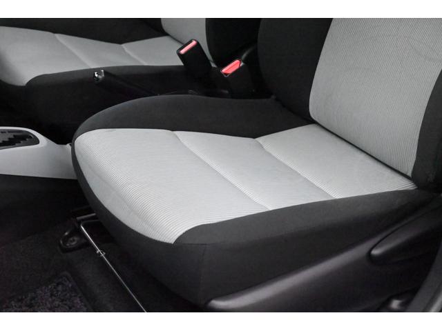 アクア Ｓ　ＨＶバッテリ－１年保証　ナビ　フルセグＴＶ　バックカメラ　社外ＡＷ　記録簿　Ｂｌｕｅｔｏｏｔｈ接続　スマートキー　ＣＤ　ＤＶＤ　横滑り防止装置　パワーウィンドウ　運転席／助手席エアバック　ＡＢＳ（51枚目）