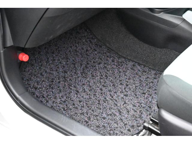 アクア Ｓ　ＨＶバッテリ－１年保証　ナビ　フルセグＴＶ　バックカメラ　社外ＡＷ　記録簿　Ｂｌｕｅｔｏｏｔｈ接続　スマートキー　ＣＤ　ＤＶＤ　横滑り防止装置　パワーウィンドウ　運転席／助手席エアバック　ＡＢＳ（52枚目）