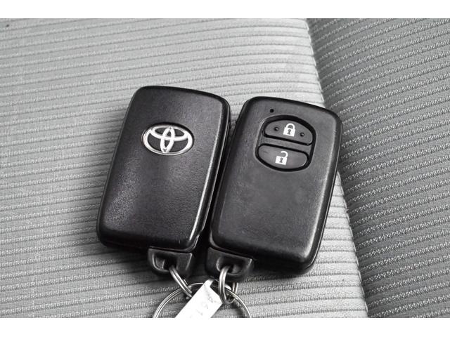 アクア Ｓ　ＨＶバッテリ－１年保証　ナビ　フルセグＴＶ　バックカメラ　社外ＡＷ　記録簿　Ｂｌｕｅｔｏｏｔｈ接続　スマートキー　ＣＤ　ＤＶＤ　横滑り防止装置　パワーウィンドウ　運転席／助手席エアバック　ＡＢＳ（65枚目）