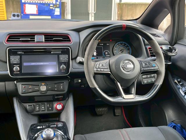 リーフ ニスモ　全方位カメラ　デジタルインナーミラー　ナビ　ＴＶ　ＥＴＣ　シートヒーター　衝突軽減ブレーキ　スマートキー　レーンキープアシスト　スマートキー　クルコン　ＬＥＤヘッドライト（40枚目）