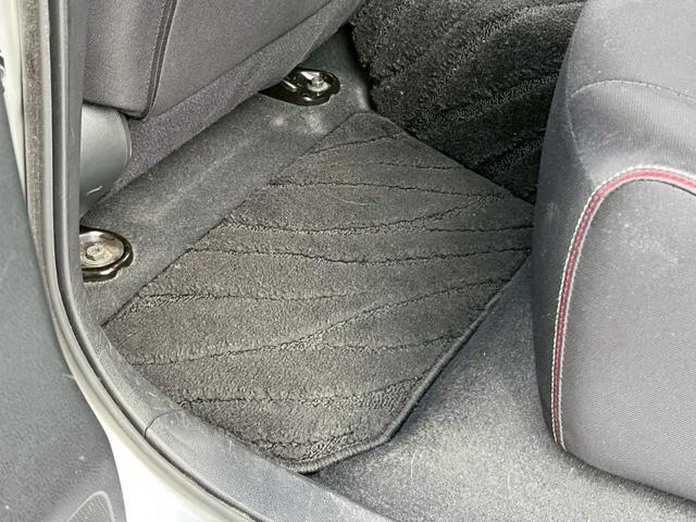 リーフ ニスモ　全方位カメラ　デジタルインナーミラー　ナビ　ＴＶ　ＥＴＣ　シートヒーター　衝突軽減ブレーキ　スマートキー　レーンキープアシスト　スマートキー　クルコン　ＬＥＤヘッドライト（57枚目）