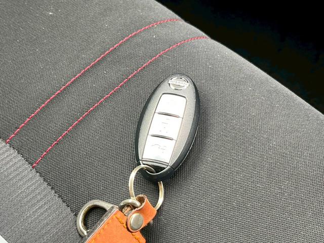 リーフ ニスモ　全方位カメラ　デジタルインナーミラー　ナビ　ＴＶ　ＥＴＣ　シートヒーター　衝突軽減ブレーキ　スマートキー　レーンキープアシスト　スマートキー　クルコン　ＬＥＤヘッドライト（76枚目）
