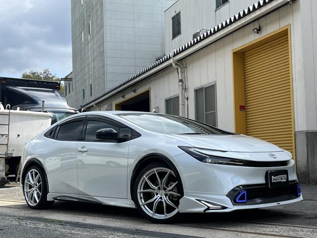 プリウス Ｚ　１オーナー　禁煙車　モデリスタエアロ　黒革シート　ＲＡＹＳ２０ＡＷ　デジタルインナーミラー　全方位カメラ　４ＷＤ　ＴＶ　ドライブレコーダー　シートヒーター／シートクーラー　ブラインドスポットモニター（3枚目）