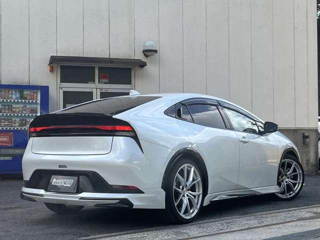 プリウス Ｚ　１オーナー　禁煙車　モデリスタエアロ　黒革シート　ＲＡＹＳ２０ＡＷ　デジタルインナーミラー　全方位カメラ　４ＷＤ　ＴＶ　ドライブレコーダー　シートヒーター／シートクーラー　ブラインドスポットモニター（7枚目）