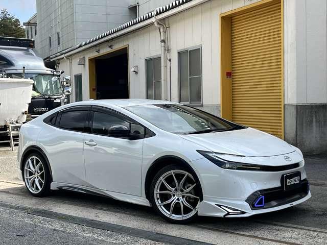 プリウス Ｚ　１オーナー　禁煙車　モデリスタエアロ　黒革シート　ＲＡＹＳ２０ＡＷ　デジタルインナーミラー　全方位カメラ　４ＷＤ　ＴＶ　ドライブレコーダー　シートヒーター／シートクーラー　ブラインドスポットモニター（11枚目）