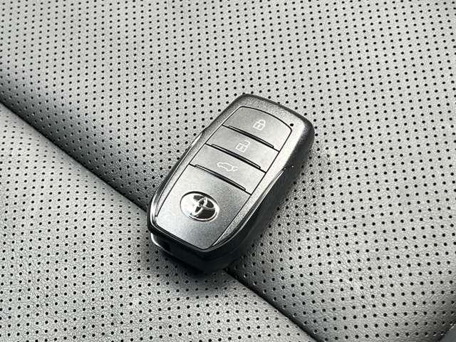 プリウス Ｚ　１オーナー　禁煙車　モデリスタエアロ　黒革シート　ＲＡＹＳ２０ＡＷ　デジタルインナーミラー　全方位カメラ　４ＷＤ　ＴＶ　ドライブレコーダー　シートヒーター／シートクーラー　ブラインドスポットモニター（75枚目）