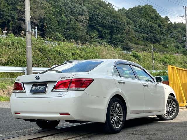 クラウンハイブリッド ロイヤルサルーン　ブラックスタイル　ＨＶバッテリ－１年保証　ＨＤＤナビ　ＴＶ　バックカメラ　Ｂｌｕｅｔｏｏｔｈ接続　ＥＴＣ　純正ＡＷ　スマートキー　電動シート　盗難防止装置　クルコン（7枚目）