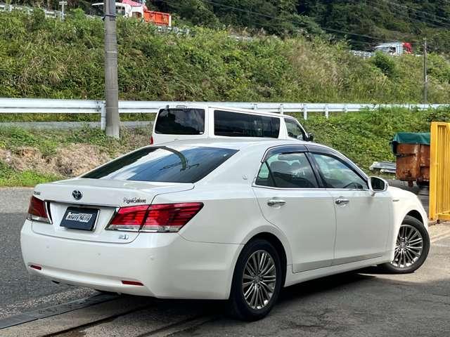 クラウンハイブリッド ロイヤルサルーン　ブラックスタイル　ＨＶバッテリ－１年保証　ＨＤＤナビ　ＴＶ　バックカメラ　Ｂｌｕｅｔｏｏｔｈ接続　ＥＴＣ　純正ＡＷ　スマートキー　電動シート　盗難防止装置　クルコン（15枚目）